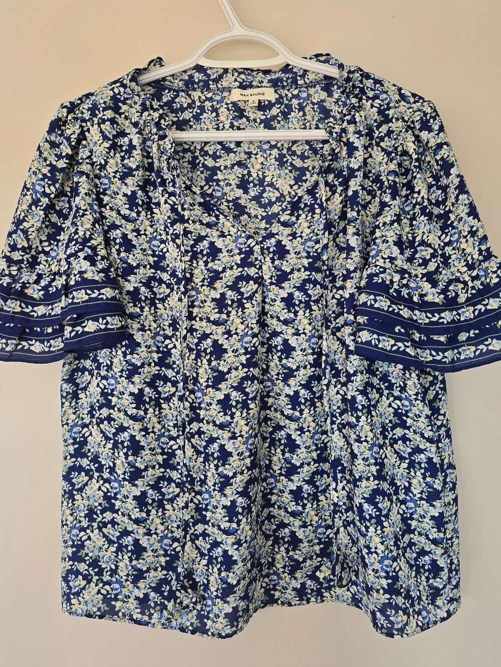Max Studio Navy Blue Floral Short Ruffle Sleeve Blouse Size Small.
